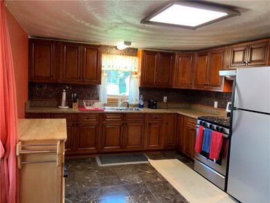 36 Prentice Ave, Pawtucket, RI 02860 - photo 4