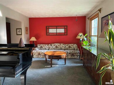 3934 Fernwood Ave, Davenport, IA 52807 - photo 2