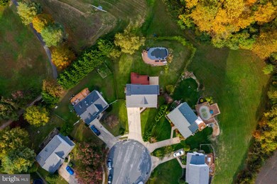 858 Margo Ct, Sykesville, MD 21784 - photo 2