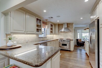 810 W Forest Dr, Houston, TX 77079 - photo 6