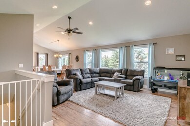 103098PinewoodLn LoRes