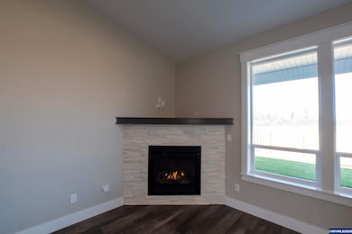 1066 Sassafras St, Independence, OR 97351 - photo 4