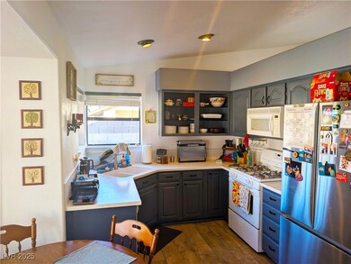 6112 Rymer Ct, Las Vegas, NV 89130 - photo 5