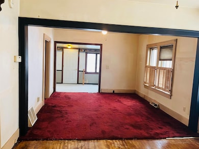 821 W 6th Ave, Oshkosh, WI 54902 - photo 6