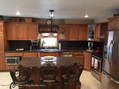 208 Manhattan St, Staten Island, NY 10307 - photo 6