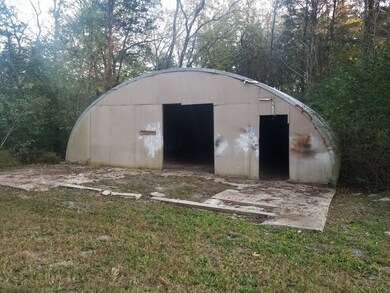 Tons of potential with this garage