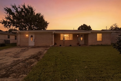 3904 Lakewood Dr, Fort Worth, TX 76135 - photo 2