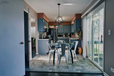 1839 Cambridge Dr, Carpentersville, IL 60110 - photo 5