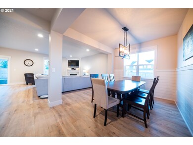 320 E Washington St, Carlton, OR 97111 - photo 6