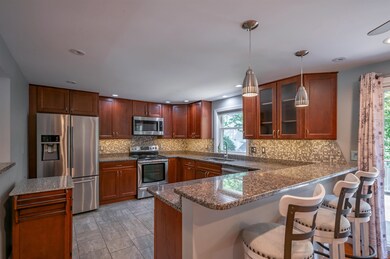 10 Berwick St, Nashua, NH 03063 - photo 3