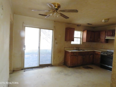 146 Park Place, Harriman, TN 37748 - photo 3