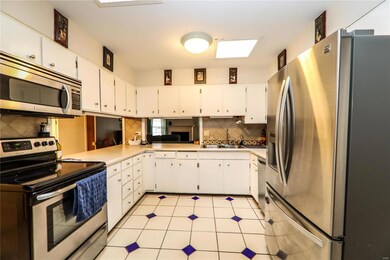 237 Lakeview Acres Dr, Collinsville, IL 62234 - photo 5