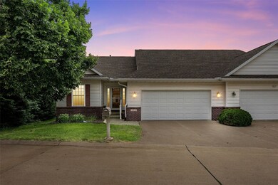 1816 Emmy Ln, Hiawatha, IA 52233 - photo 2