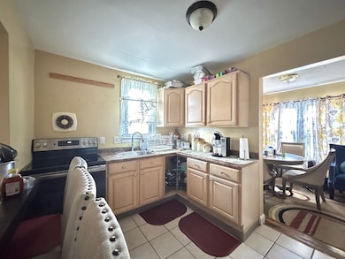 58 Eureka St, Springfield, MA 01104 - photo 5