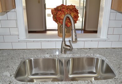 5902 Bucks Ln, Louisville, KY 40291 - photo 6