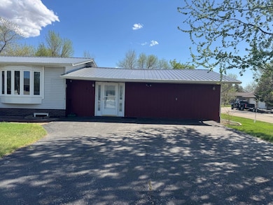 613 Vera St, Bottineau, ND 58318 - photo 5