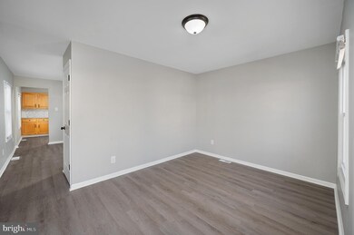 20 W Washington St, Paulsboro, NJ 08066 - photo 4