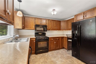 624 Valley Dr W, Chittenango, NY 13037 - photo 6