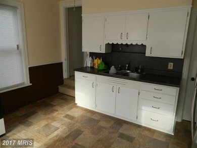 372 W Queen St, Chambersburg, PA 17201 - photo 5