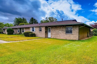 1185 Woodbrook Circle West-large-002-003