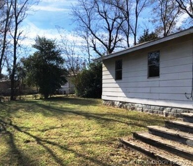 208 Labass St, Muldrow, OK 74948 - photo 2