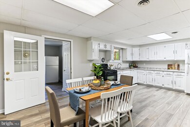 9027 Dumhart Rd, Laurel, MD 20723 - photo 7