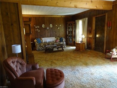 Spacious 23x15 living room