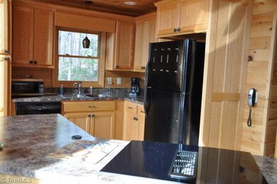 1115 Pepper Bush Rd, Purlear, NC 28665 - photo 5