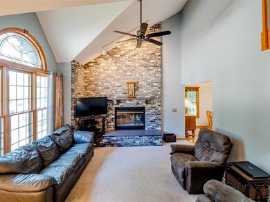 3437 Sycamore Ct NE, Cedar Rapids, IA 52402 - photo 4