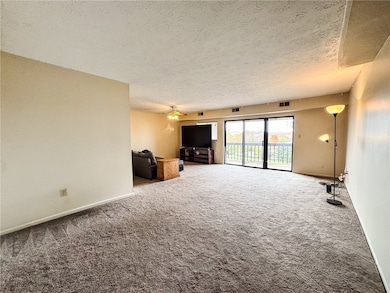 1201 Dutilh Rd unit 12, Cranberry Township, PA 16066 - photo 2