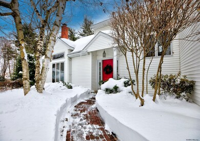 32 Chestnut Ln, Schenectady, NY 12309 - photo 3