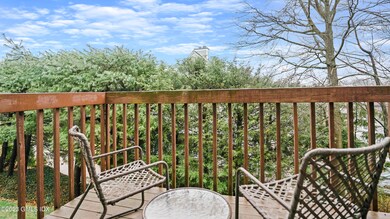172 Field Point Rd Apt 2-print-002-002-0