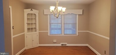 8128 Clyde Bank Rd, Towson, MD 21286 - photo 2