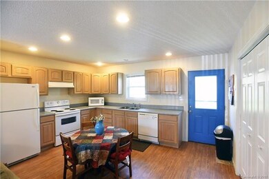 Kitchen and Eat-in