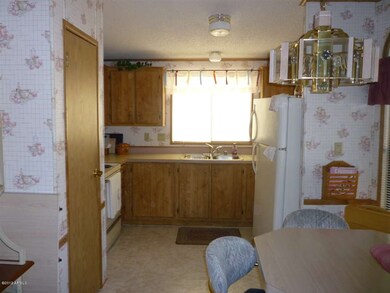 Kitchen/Vinyl Floors