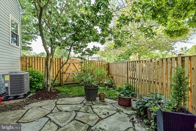 14012 Grumble Jones Ct unit B, Centreville, VA 20121 - photo 6