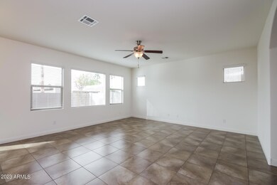 001-photo-living-room-6626673