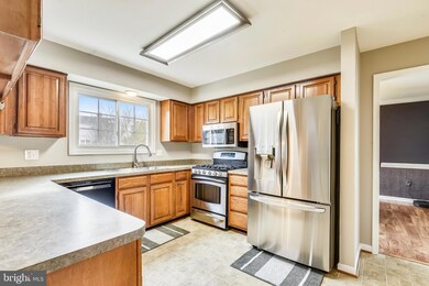 10805 Monticello Dr, Great Falls, VA 22066 - photo 2