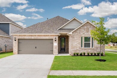 3100 Aidyn Ct, Mustang, OK 73064 - photo 2