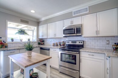 6- KITCHEN (2)