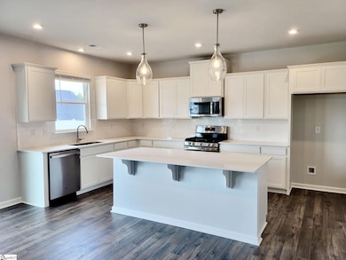 811 Maridian St, Simpsonville, SC 29680 - photo 3