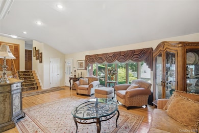 3 Wood Ln, Plainview, NY 11803 - photo 4