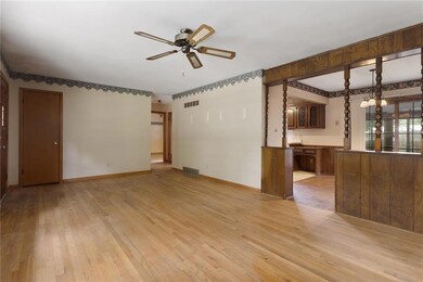 205 E Maple St, Raymore, MO 64083 - photo 6