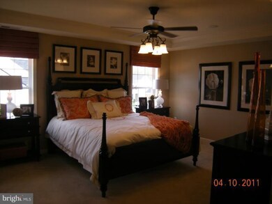 5908 Hunter Crest Rd, Woodbridge, VA 22192 - photo 2