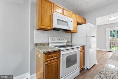 2334 Anvil Ln, Temple Hills, MD 20748 - photo 4