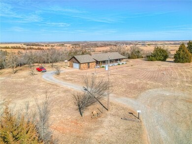 12024 Skyridge Dr, Edmond, OK 73025 - photo 2