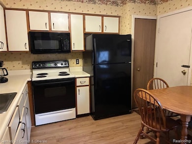 3758 Heritage Pkwy, Dearborn, MI 48124 - photo 5