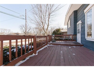 Large deck off the front of the home for out door 