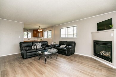 1614 14th Ave SW, Cedar Rapids, IA 52404 - photo 4