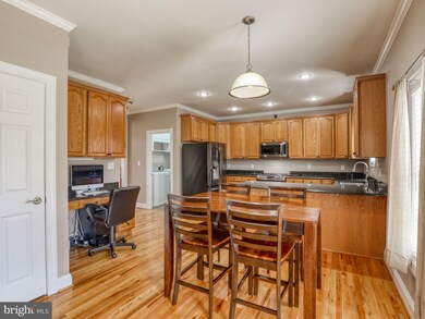 211 Wayfaring Dr, Winchester, VA 22602 - photo 2